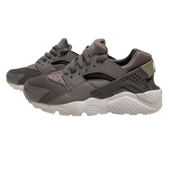 Nike Huarache Run Youth Gunsmoke / Gray & White Size 7 NIB